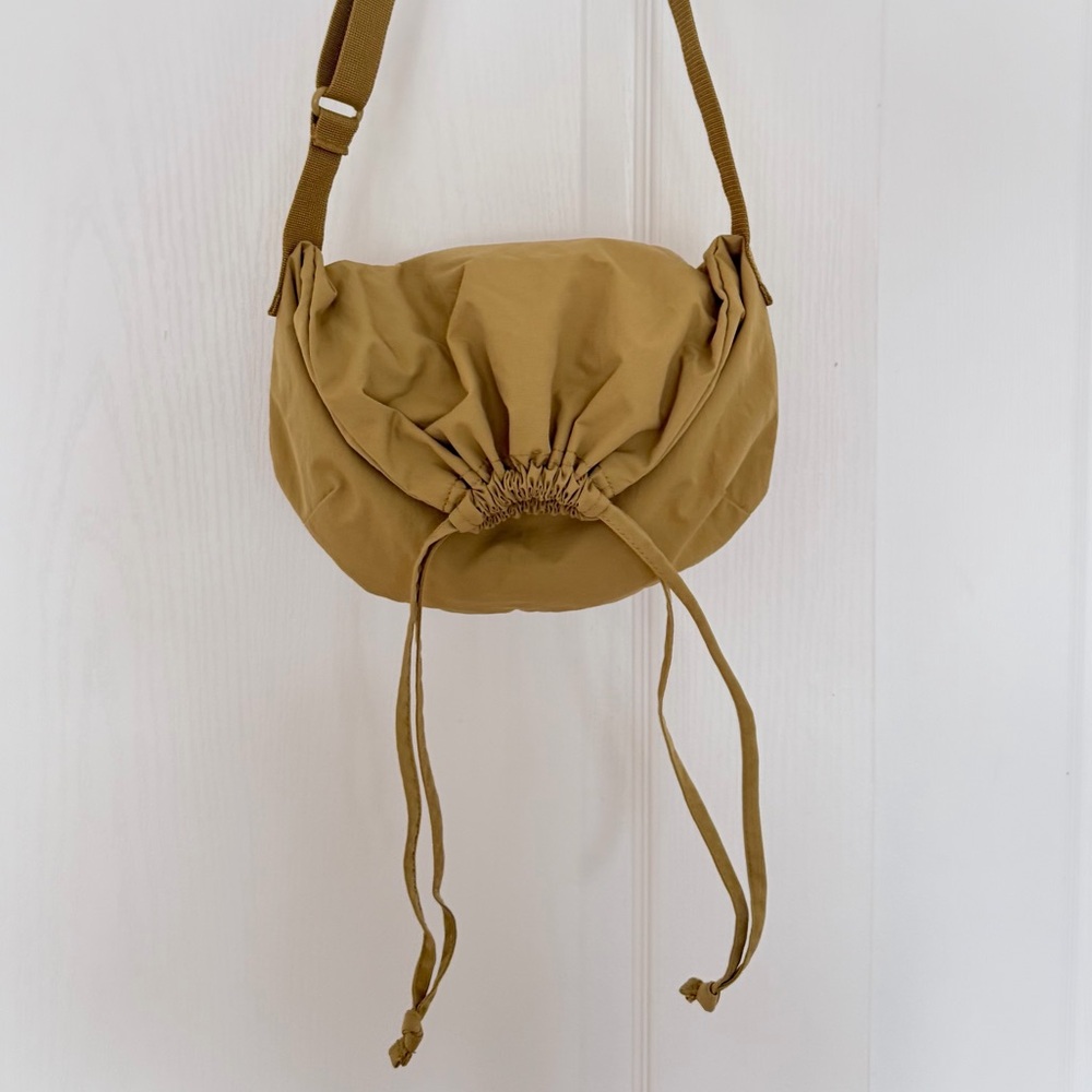 Uniqlo U drawstring bag (small / yellow)